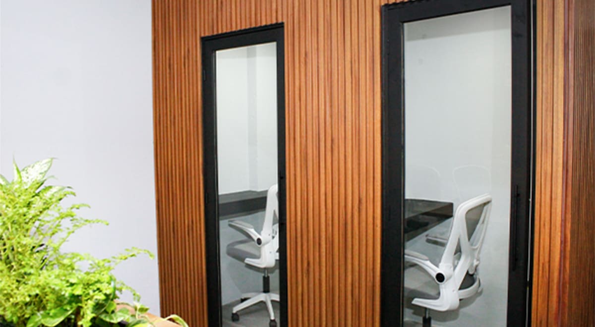 Cabina privada para llamadas y reuniones en Bloom CoLab